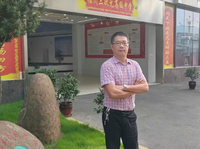 教研室主任、物理教研组长：魏宏光